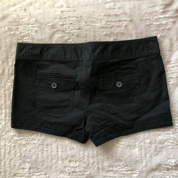 Express Shorts - Picture 3 of 3